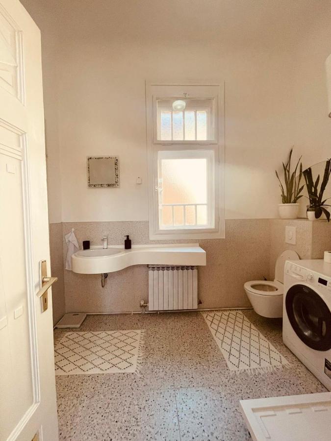 The Best Location Salon Apartment With Main Street View Sarajewo Zewnętrze zdjęcie